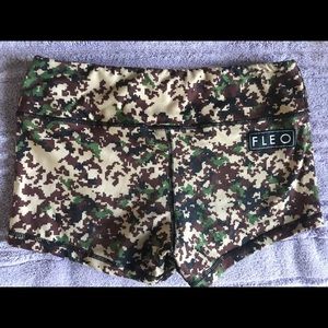 FLEO digi camo size small VGUC